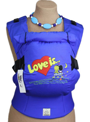 Ergonomiskā soma TeddySling LUX - Love is - bērna pārnēsāšanas soma